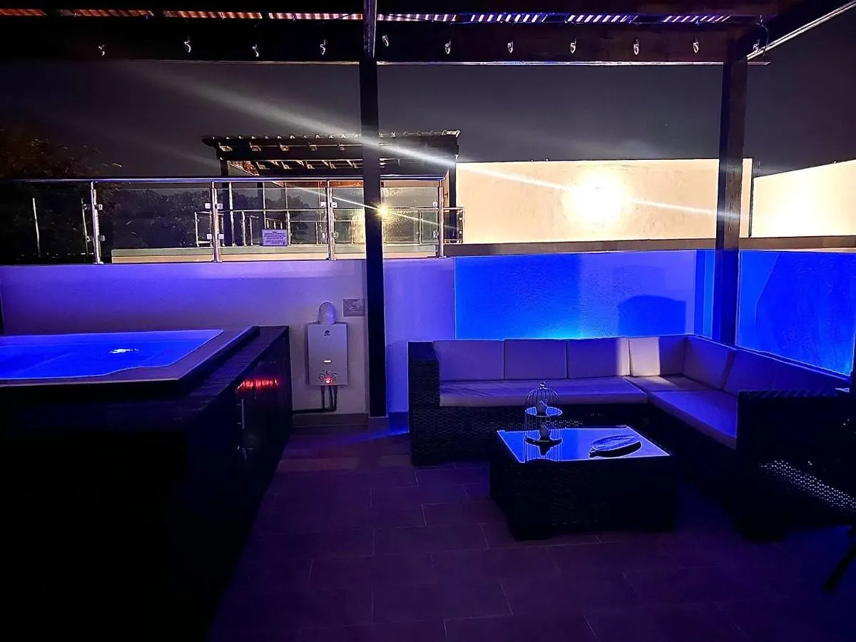 Outstanding Pent House W/Jacuzzi location
